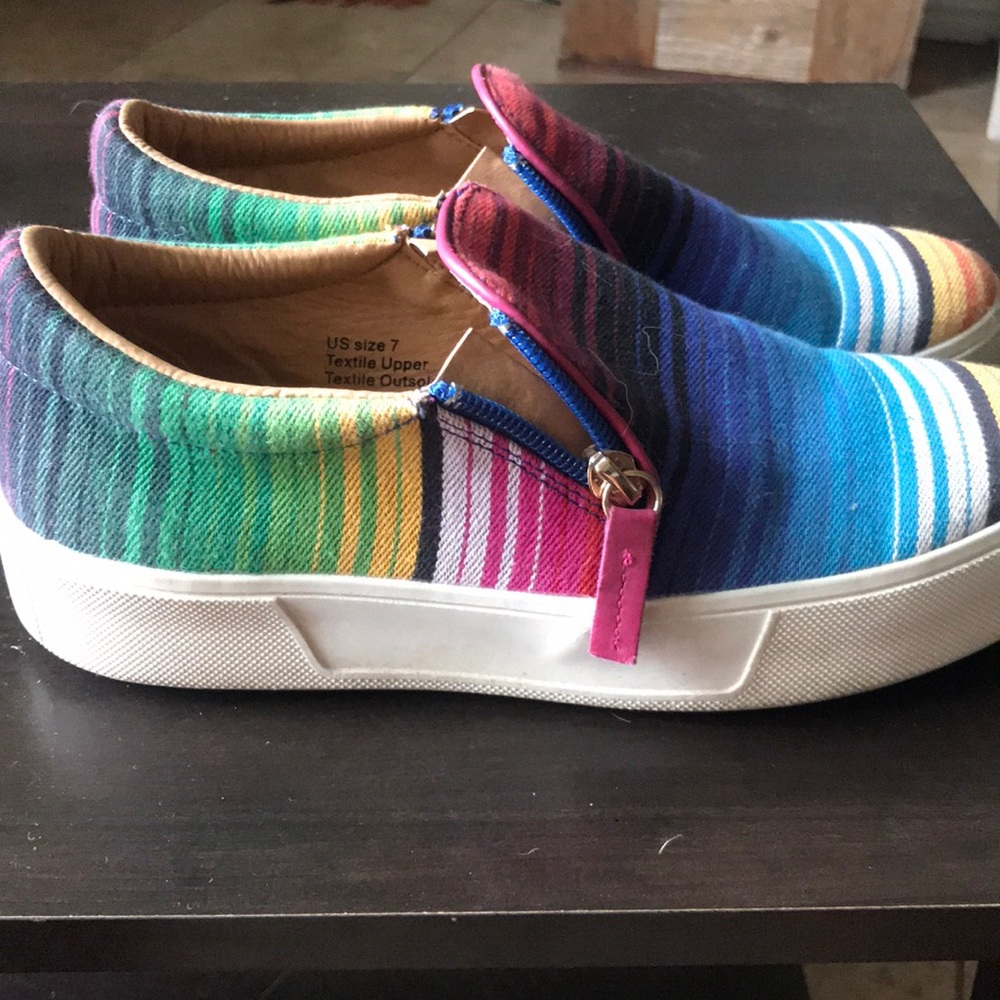 Slip ons - Picture 3 of 4